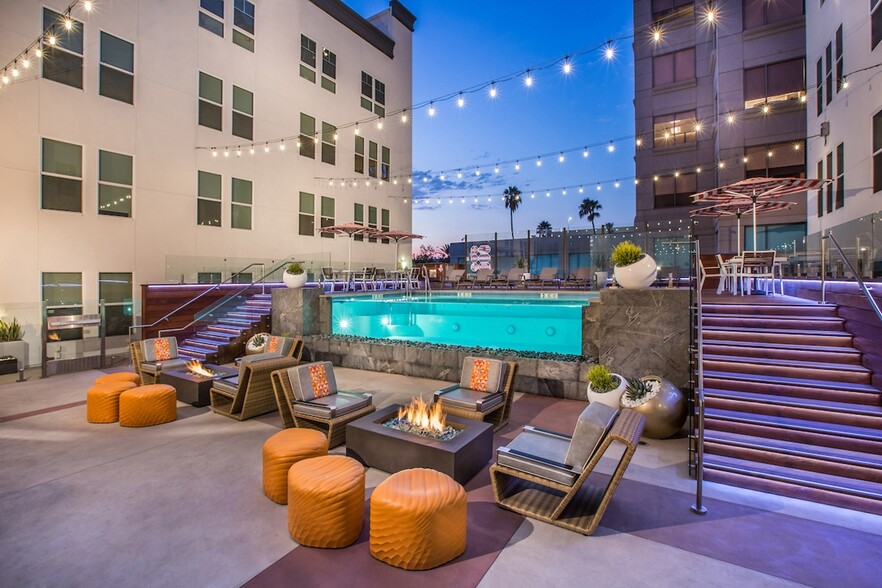 Outdoor Infinity Pool | The Mix at CTR City | Anaheim, CA Apartments - The Mix at CTR City