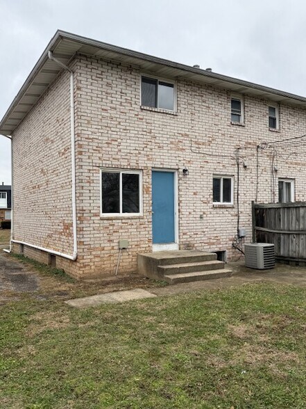 Building Photo - 3402 Beachworth Dr