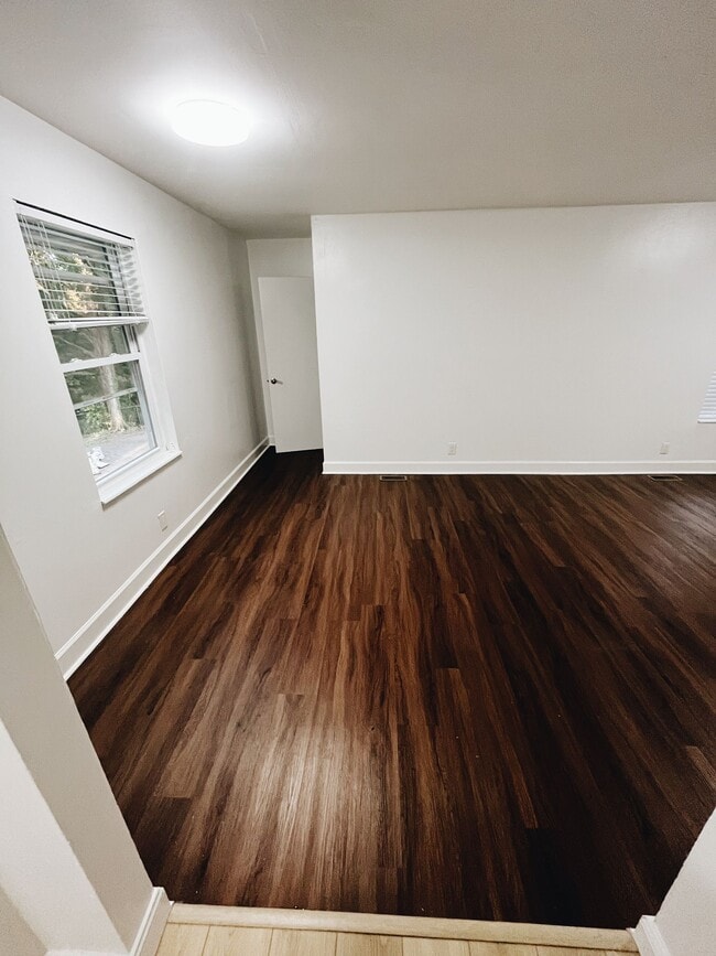 Building Photo - 862 Clematis Dr