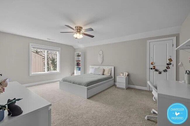 Building Photo - 306 Lamplighter Cir
