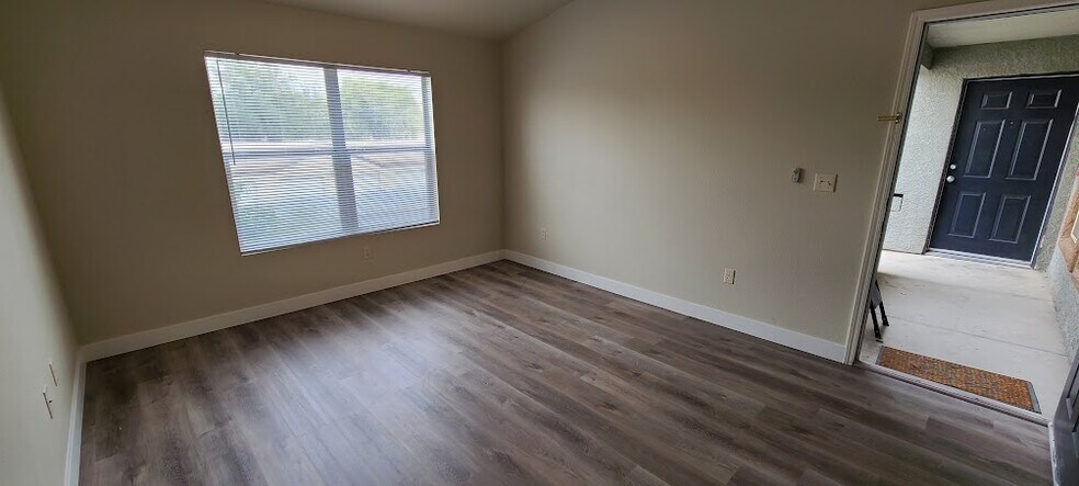 Building Photo - 555 E Silverado Ranch Blvd