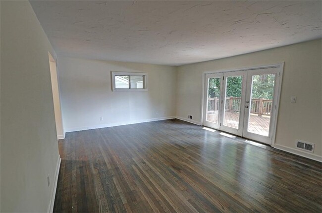 Building Photo - 4985 Crowe Dr SE