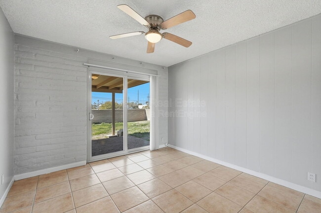 Building Photo - 210 S Alandale Pl