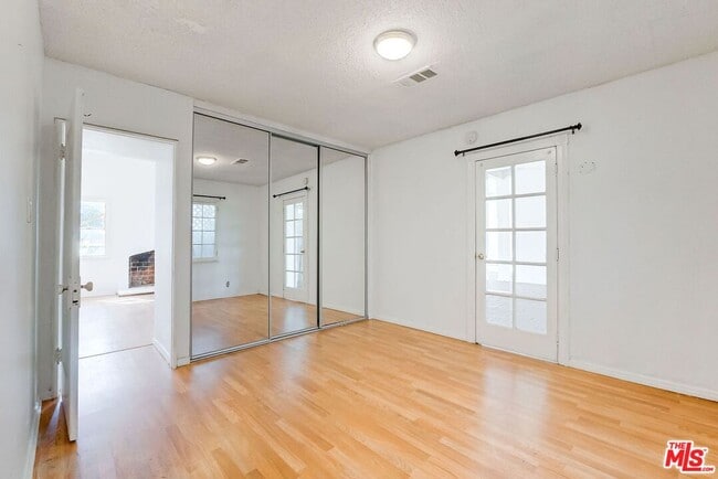 Building Photo - 288 S Coronado St