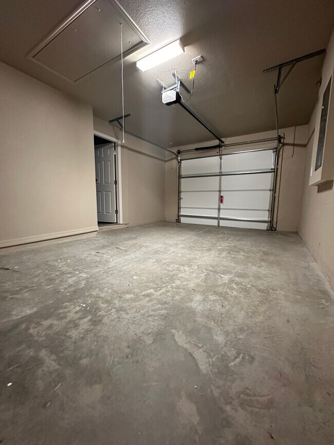 Building Photo - 442 Avenue A NE