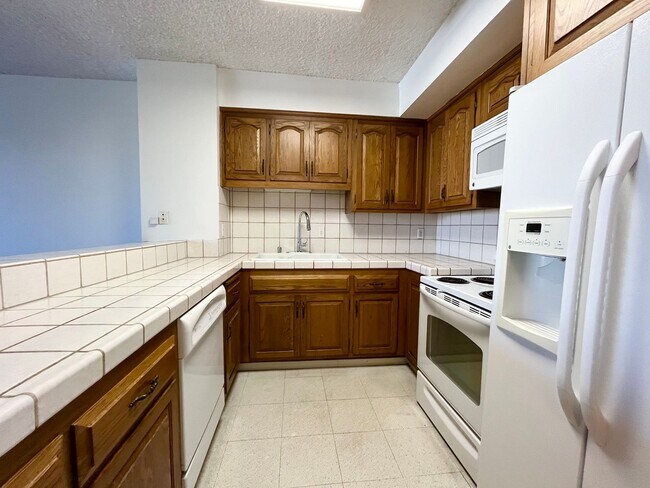 Building Photo - 969 Hilgard Ave