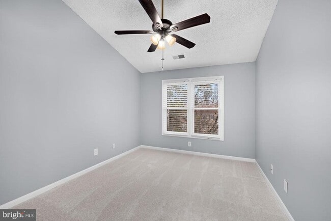 Building Photo - 43861 Laburnum Square