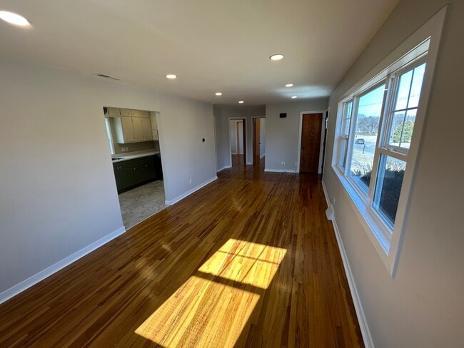 Building Photo - 1810 Logan St