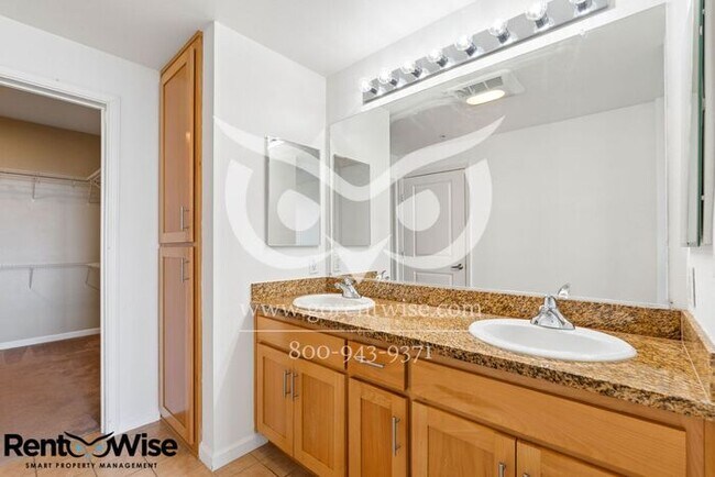 Building Photo - 401 Crescent Ct