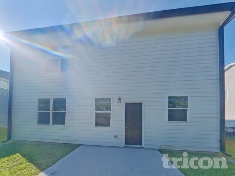 Building Photo - 7218 Sanctuary St