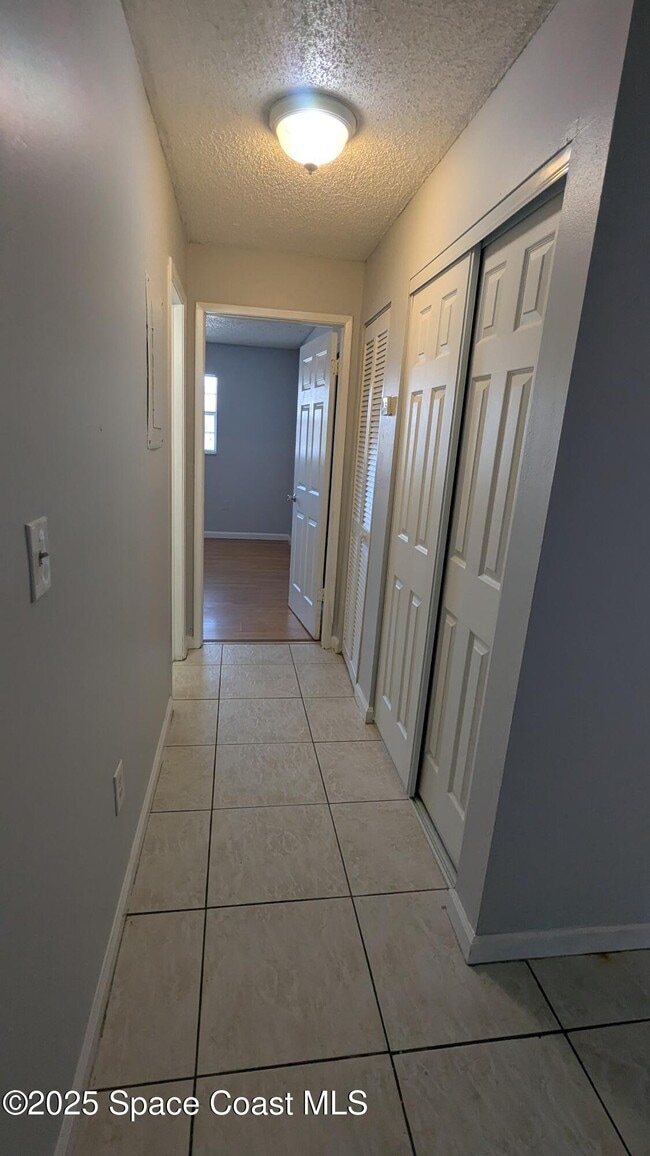 Building Photo - 281 Ulster Ln