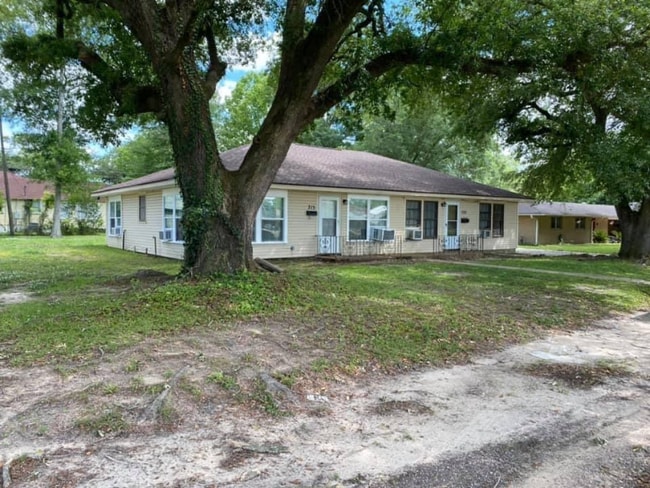 Building Photo - 725 S 7th St