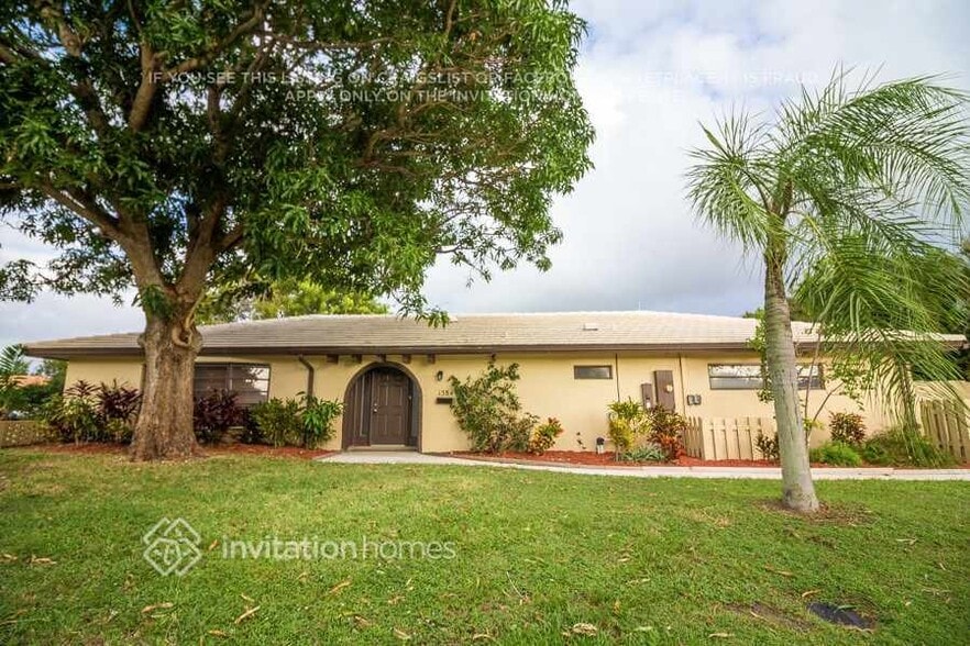 Primary Photo - 1384 SW 14th Ave