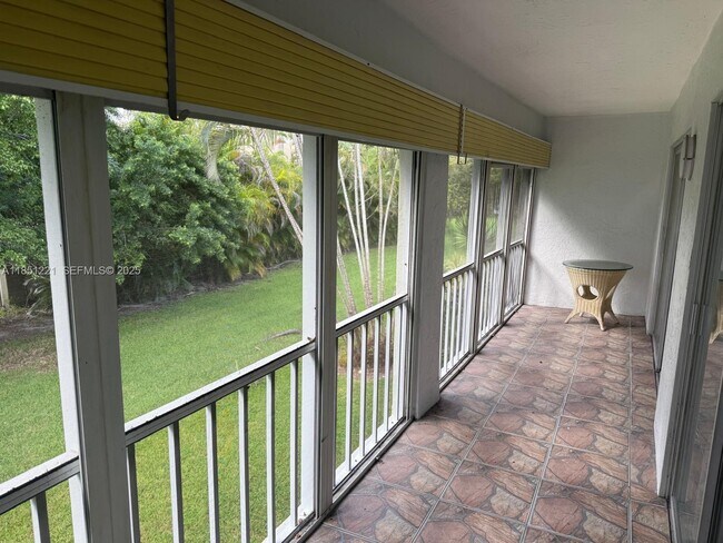 Building Photo - 1102 Bahama Bend