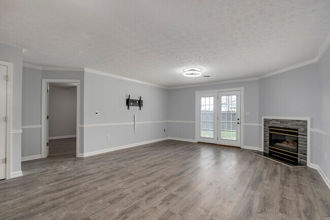 Building Photo - 101 Pinewood Dr