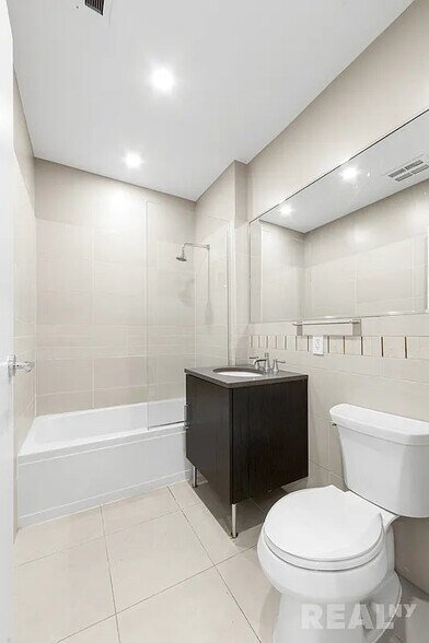 Building Photo - 525 Union Ave