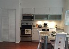 Building Photo - 6905 Bay Dr