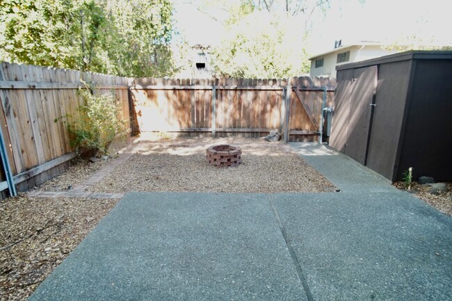 Building Photo - 1597 Drake Dr
