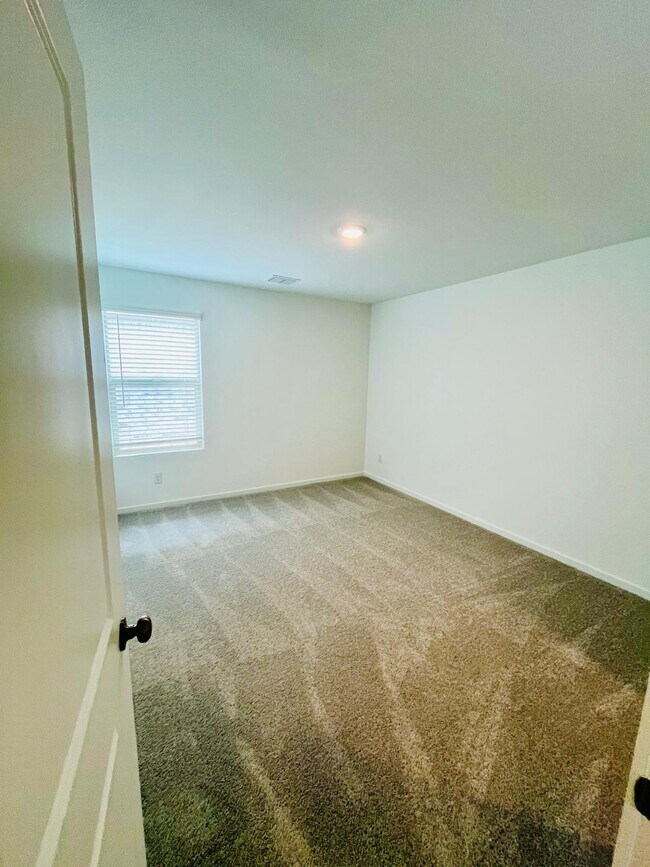 Building Photo - 205 Ashbrook St