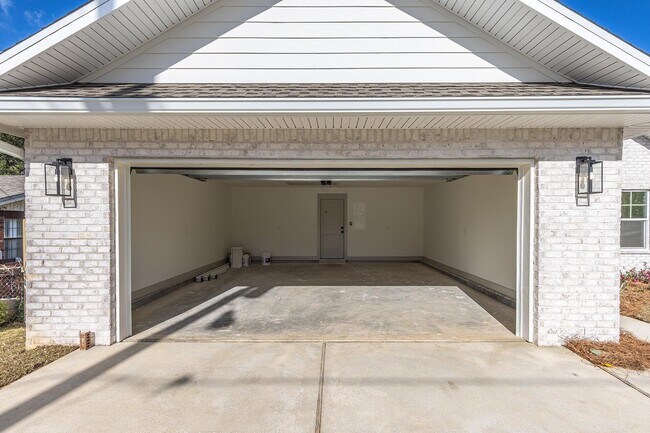 Building Photo - 110 4th St