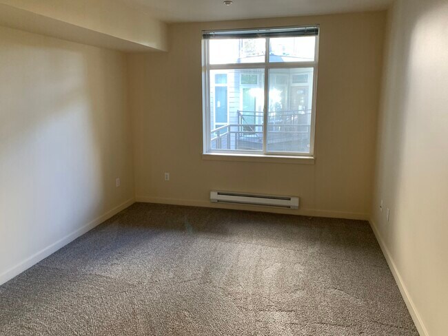 Building Photo - 211 Kirkland Ave