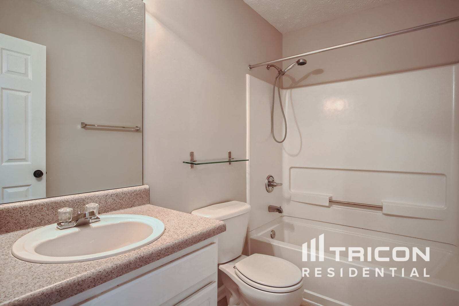 Building Photo - 9582 Lakeview Cir
