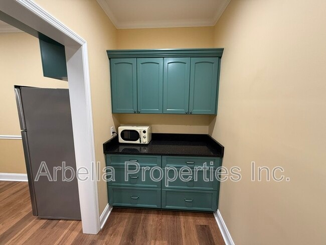 Building Photo - 701 W Locust St