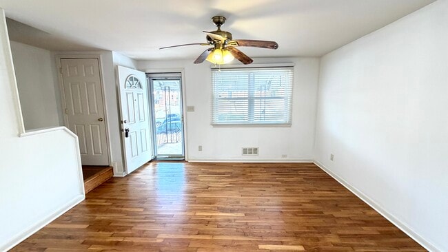 Building Photo - 5536 Channing Rd