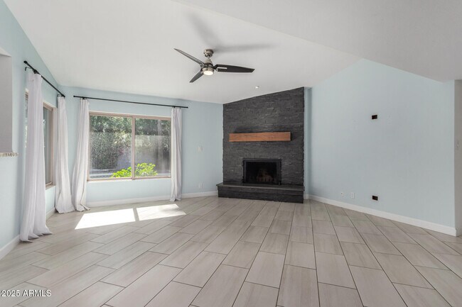 Building Photo - 9245 E Laurel Ln