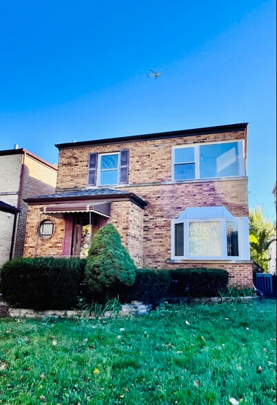 Building Photo - 3623 W Foster Ave