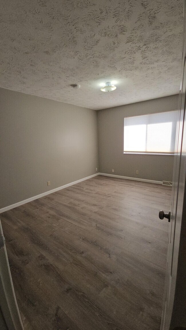 Building Photo - 10218 Weir St