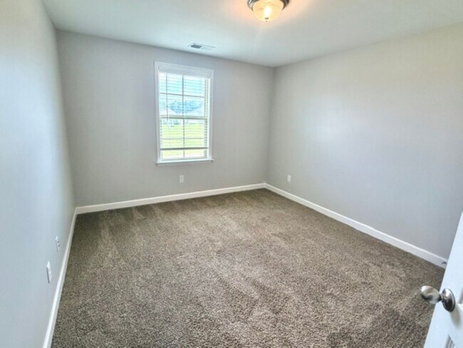Building Photo - 370 Azalea Dr
