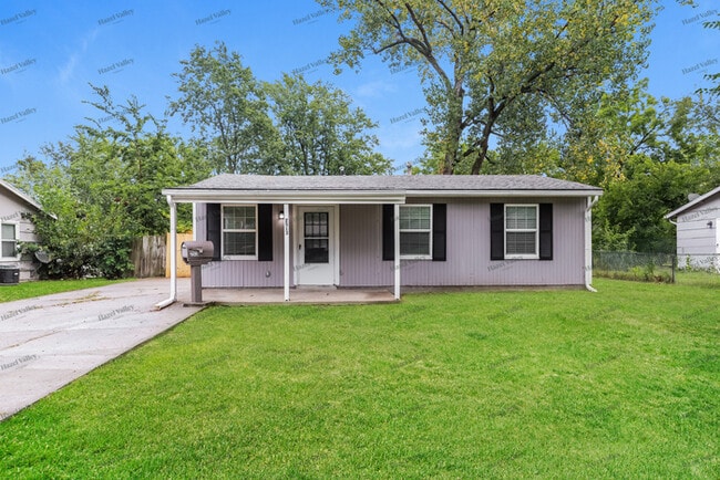 Building Photo - 2513 S 48th Terrace