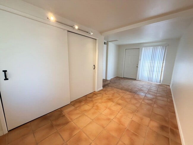 Building Photo - 4 Bdrm/2 Bath Home w/Garage and Yard in Fu...