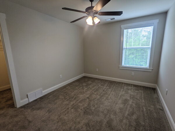 Building Photo - 417 Live Oak Dr