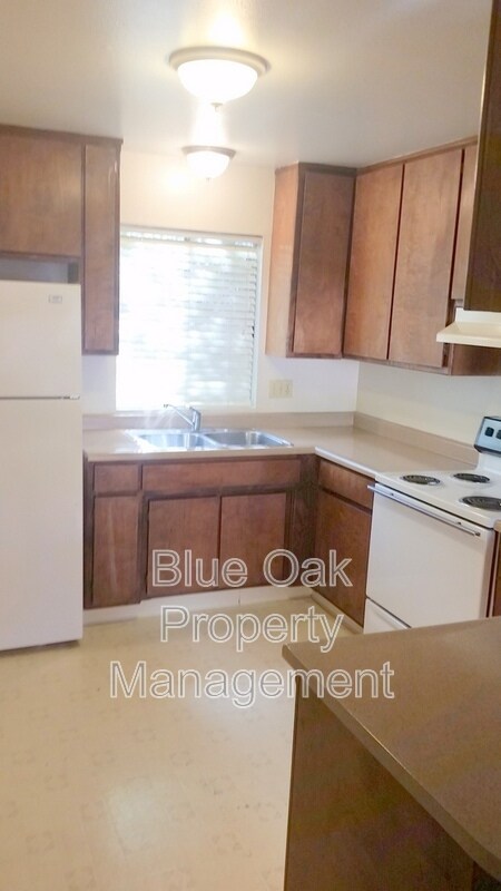 Building Photo - 985 Salem St