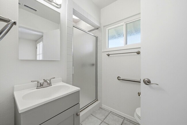 Building Photo - Beautifully Updated 3 Bedroom Home in Desired Costa Mesa Location