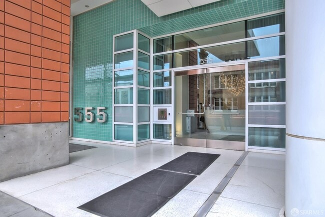 Building Photo - 555 4th St