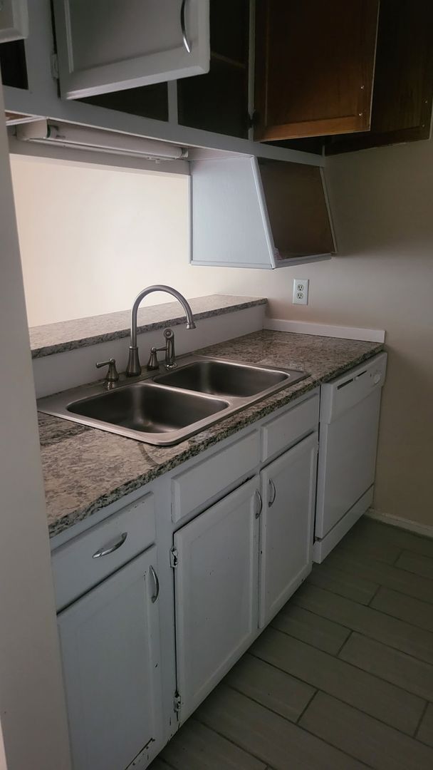 Building Photo - Recently remodeled condo in Clemmons, NC