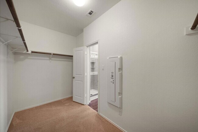 Building Photo - 820 Kates Way