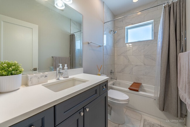 Building Photo - 457 N Aberdeen St