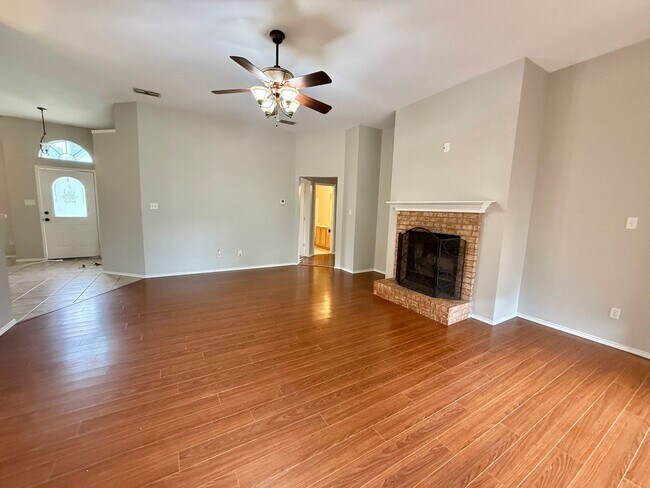 Building Photo - Charming 4-bed/2-bath in Bullard’s Legacy Estates!