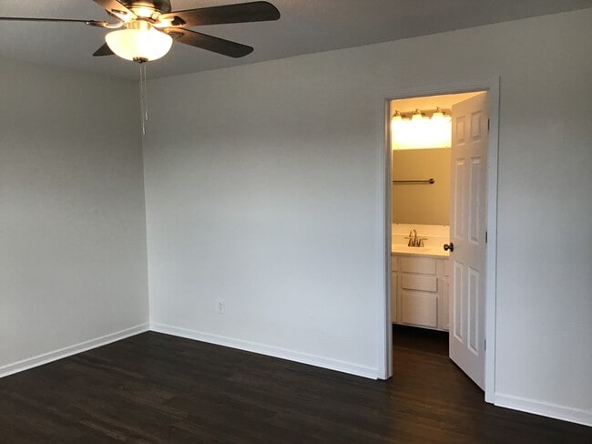 Building Photo - 14258 Marilyn Rd