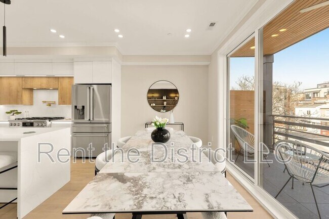 Building Photo - 1365 Perry Pl NW