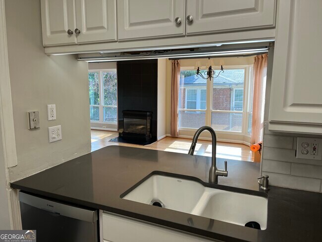 Building Photo - 209 14th St NE