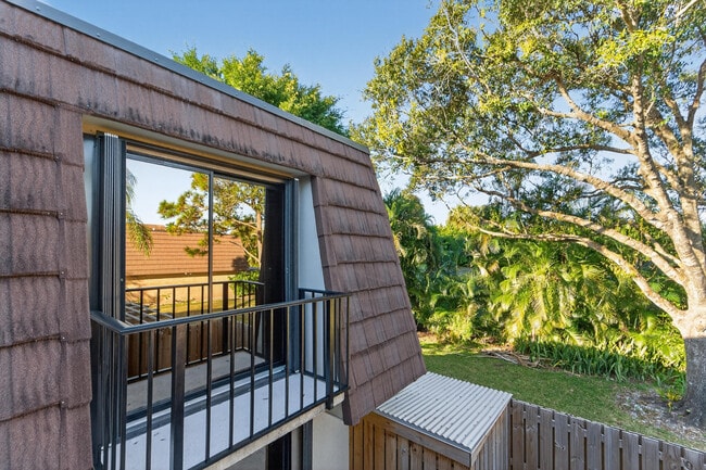 Building Photo - 1520 15th Ln