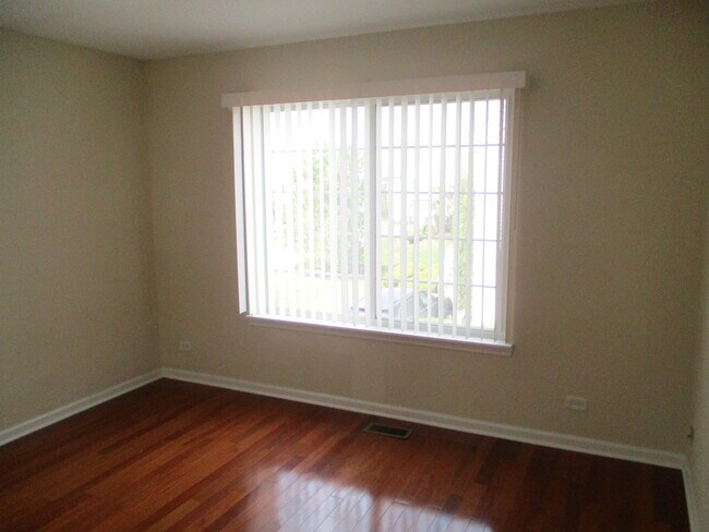 Building Photo - 656 S Rosehall Ln