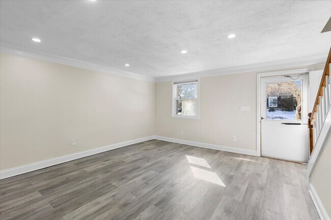 Building Photo - 8 Captain Cook Ln