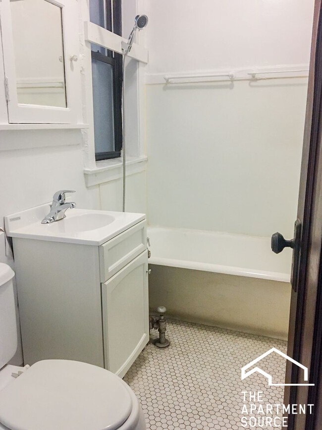 Building Photo - 4606 N Winchester Ave