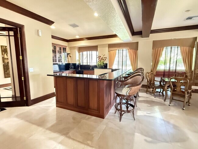 Building Photo - 3020 Alcazar Pl
